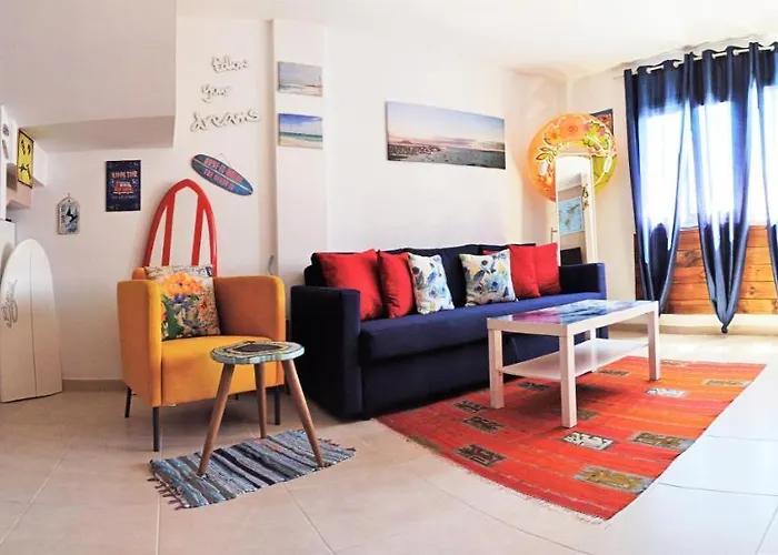 The Spot House בית הארחה *